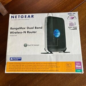 Netgear RangeMax Dual Band Wireless-N Router WNDR3300 Push 'N' Connect